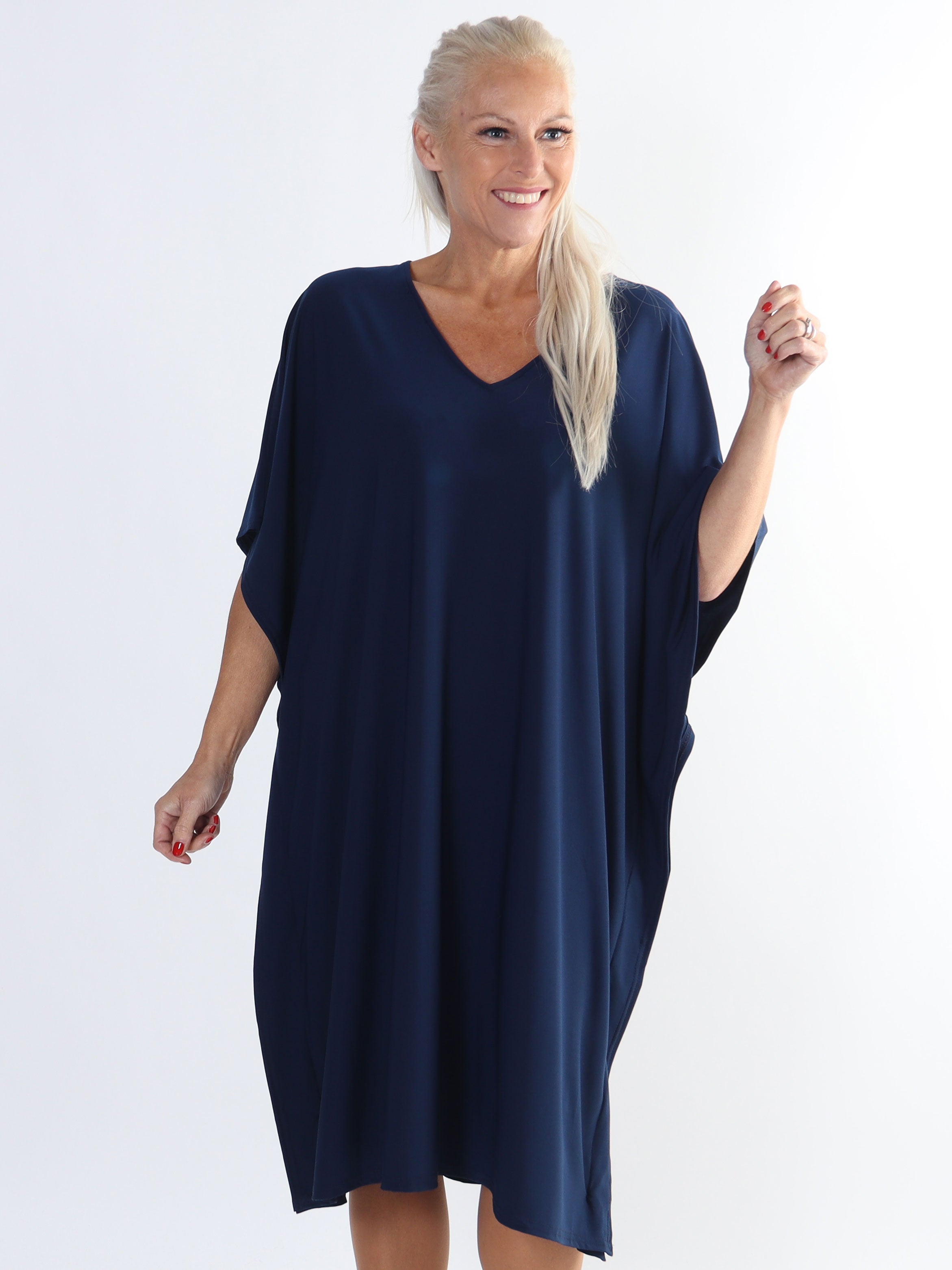 Azmina Plain - Slät elastisk tunikaklänning i plus size med lös passform